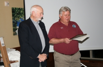 Terry AE5RI presents Bob K4UEE with K5GDX Life Membership Award