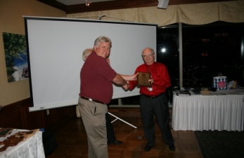 K5DL Cecil receiving K5GDX member of the year award